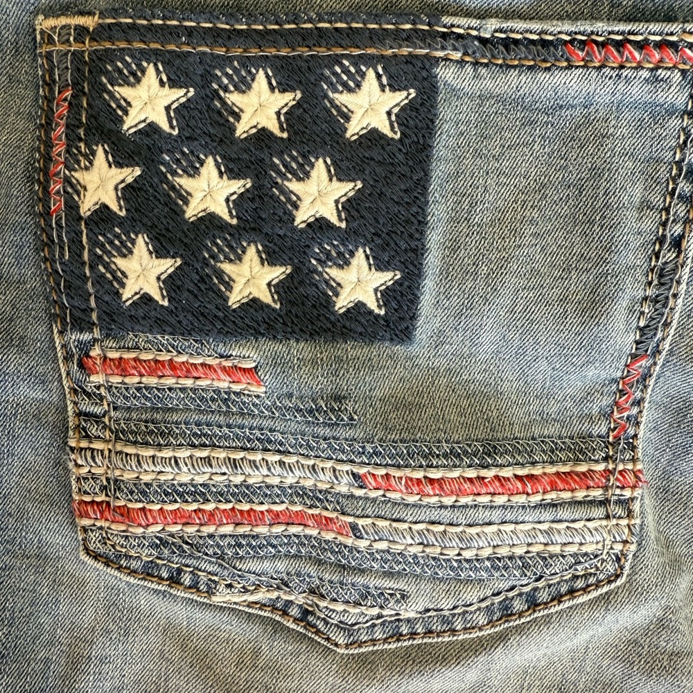 Plus Silver Jeans Co. Americana Luxe Suki Mid Rise Shorts - Picture 3 of 5